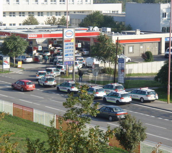 policiaautatankovanierr8.jpg